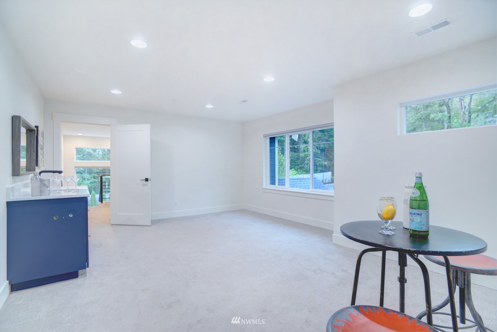 17720 190th Avenue Southeast Renton, WA 98058 - Photo 30 of 40 a workspace with furniture and window