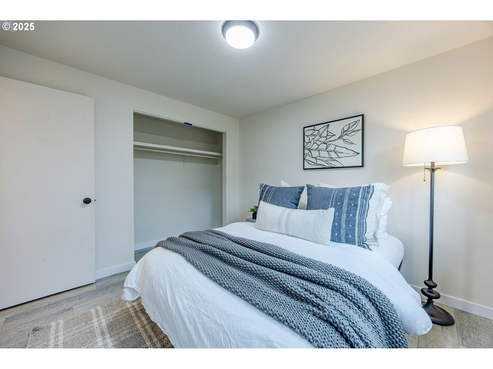 5982 G Street Springfield, OR 97478 - Photo 27 of 39 a bedroom with a bed and a lamp