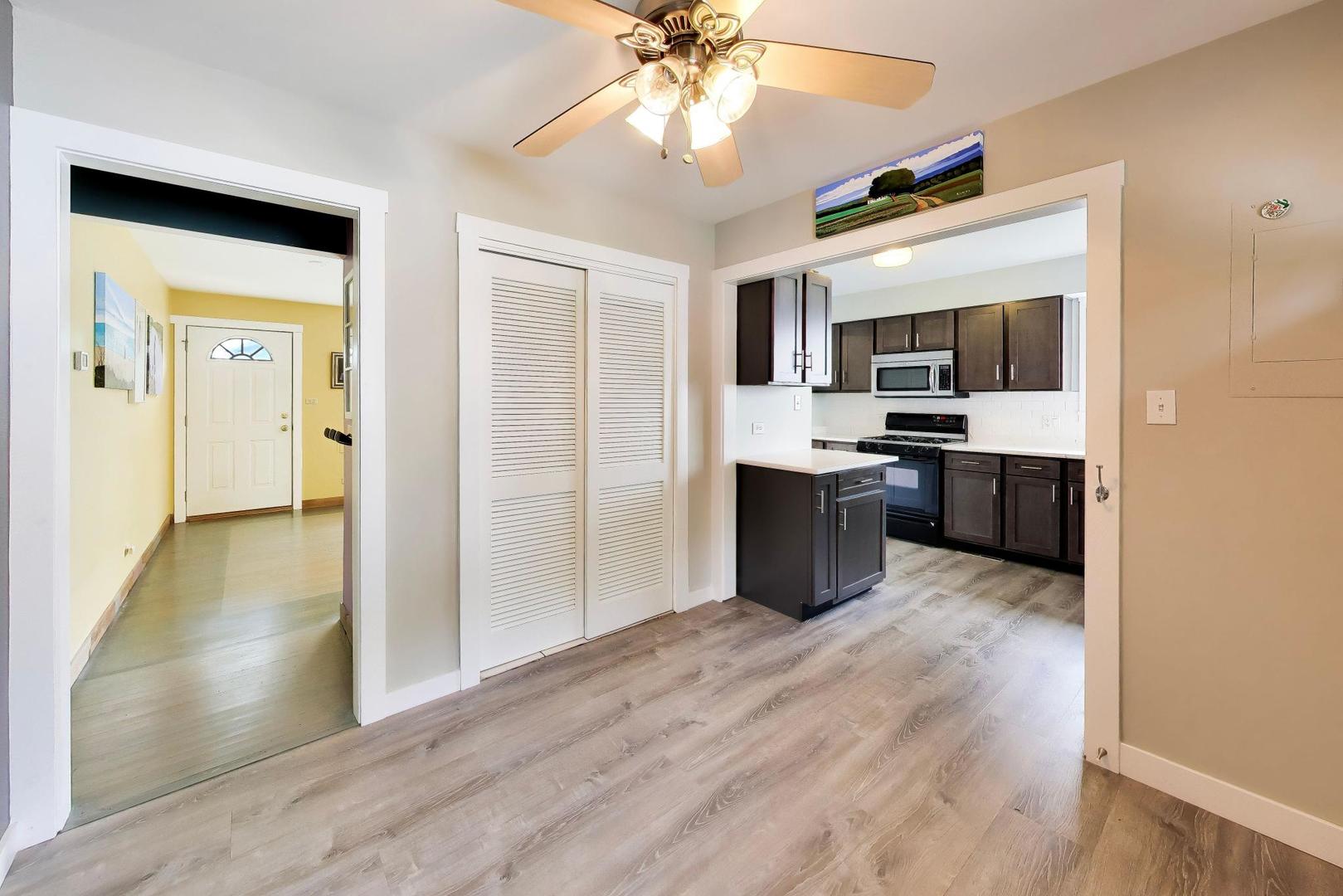 466 Ridgeland Avenue Elmhurst, IL 60126 - Photo 12 of 34 Gallery Image 12