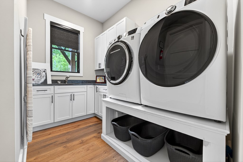 658 Old Toccoa Loop Mineral Bluff, GA 30559 - Photo 25 of 74 a utility room with sink dryer and washer