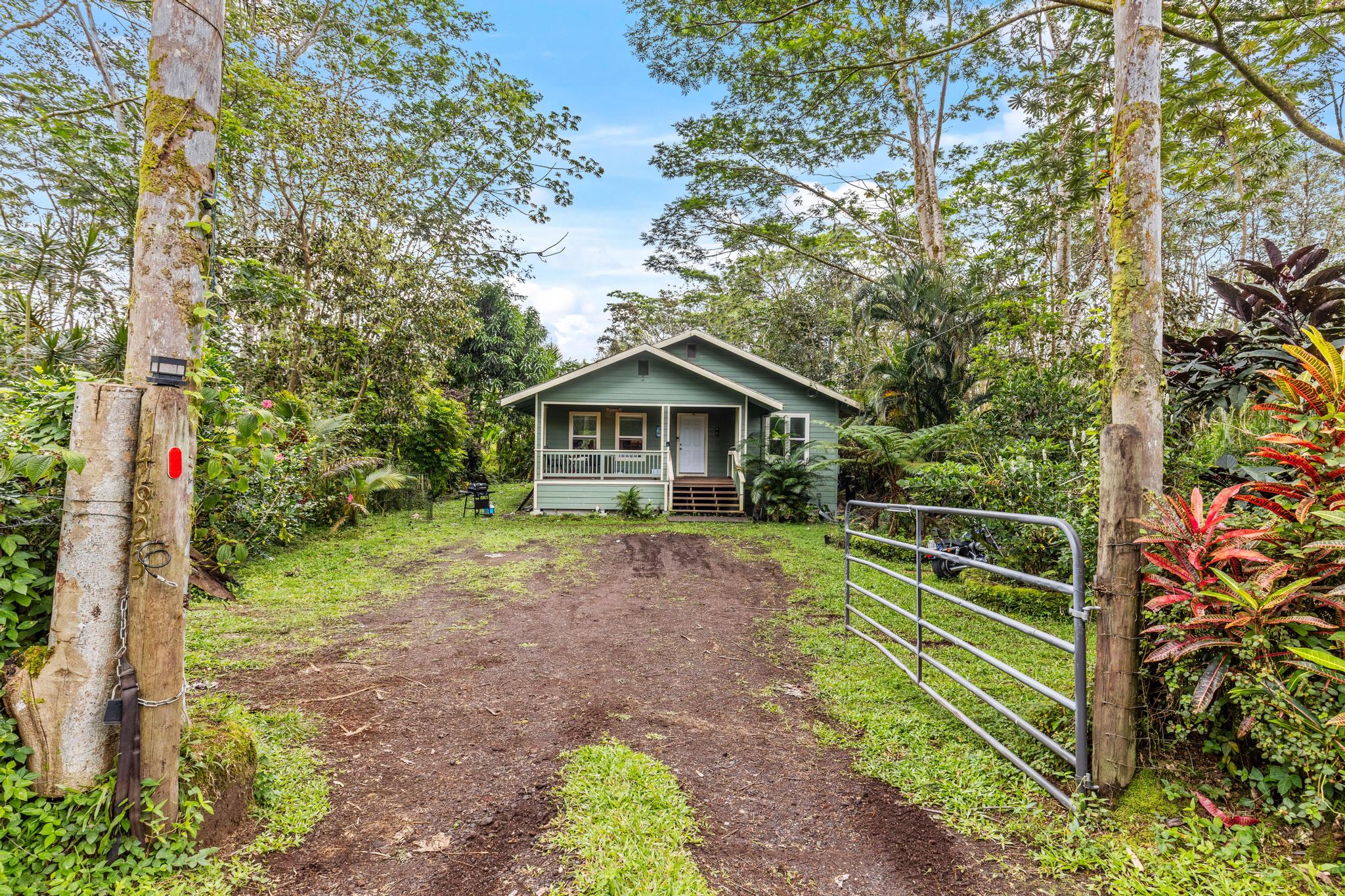 14-823 Seaview Road Pahoa, HI 96778 - Photo 20 of 23 a front view of a house with a yard