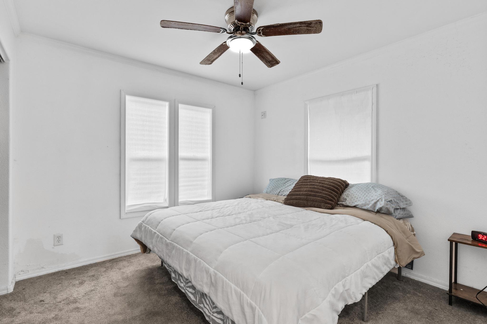 14-823 Seaview Road Pahoa, HI 96778 - Photo 9 of 23 a bedroom with a bed and a chandelier