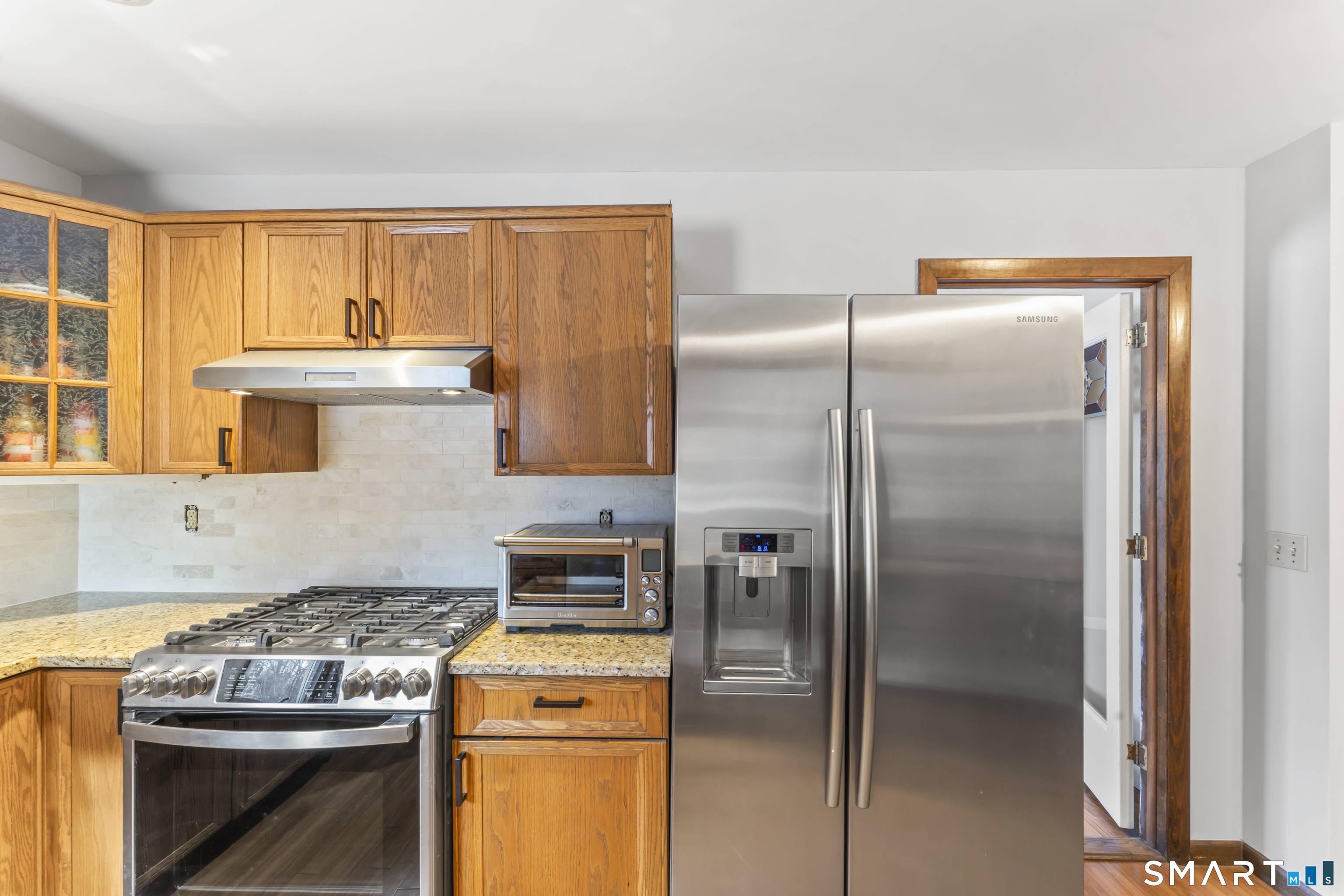 229 Middle River Road Danbury, CT 06811 - Photo 5 of 31