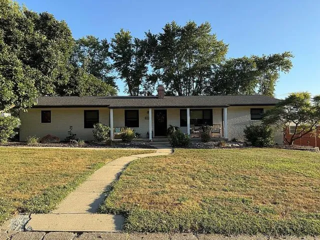 $332,000 | 8016 Blue Mound Drive, St. Rose, IL 62230