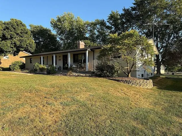 $332,000 | 8016 Blue Mound Drive, St. Rose, IL 62230