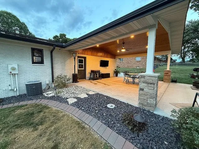 $332,000 | 8016 Blue Mound Drive, St. Rose, IL 62230