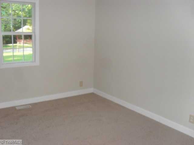 570 Kanoy Road Thomasville, NC 27360 - Photo 2 of 8 Interior Space/Layout.