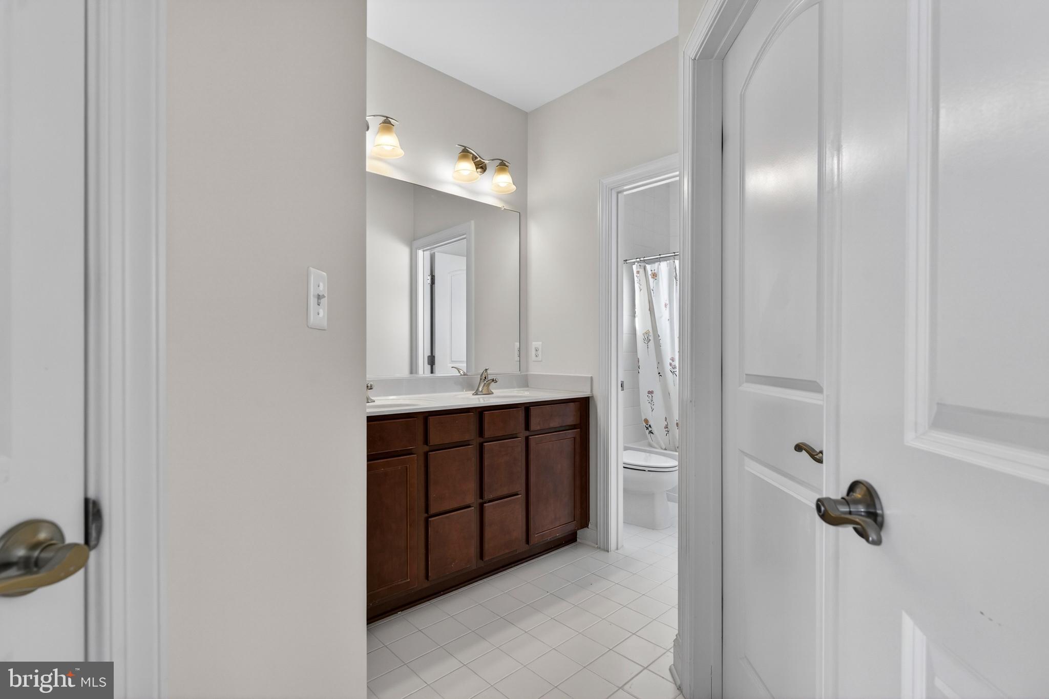 Bridle Ridge Lane Purcellville, VA 20132 - Photo 45 of 70 Jack n' Jill Bath