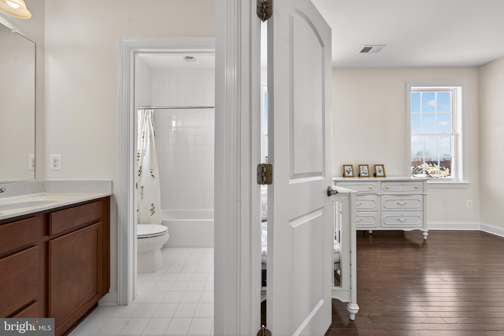 Bridle Ridge Lane Purcellville, VA 20132 - Photo 47 of 70 Jack n' Jill Bath