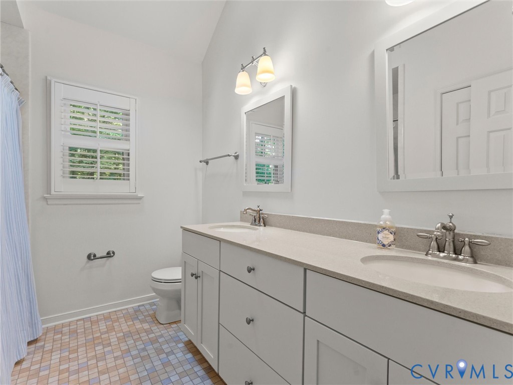 5904 Bent Creek Road Midlothian, VA 23112 - Photo 28 of 52 Dual vanity, tub/shower
