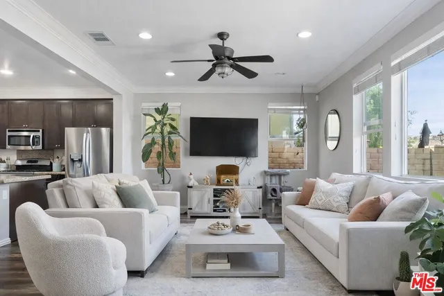 $798,888 | 19861 Via Beeler, Newhall, CA 91321