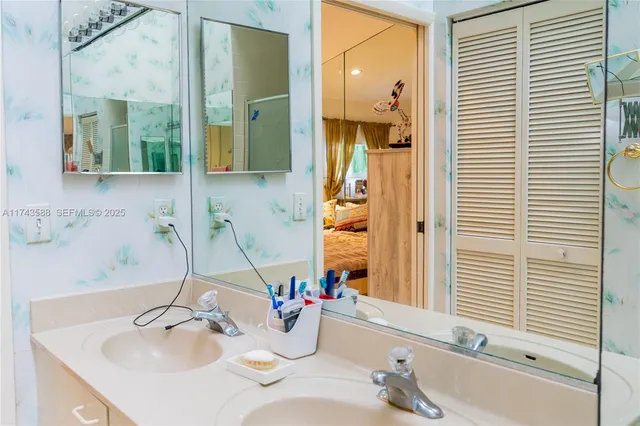 $530,000 | 220 Northeast 211th Street, Miami, FL 33179