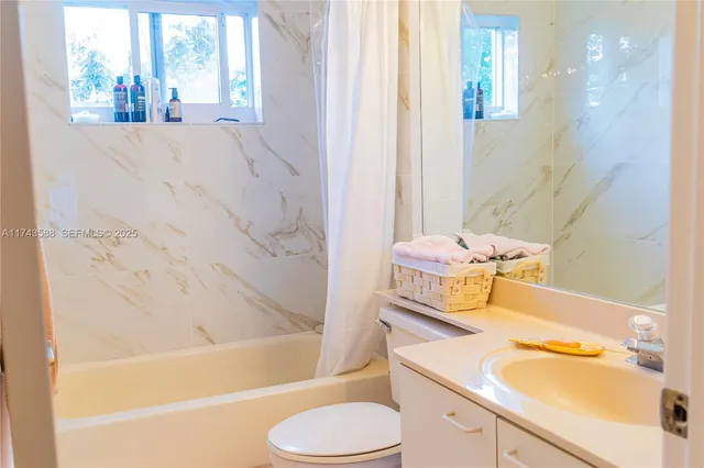 $530,000 | 220 Northeast 211th Street, Miami, FL 33179