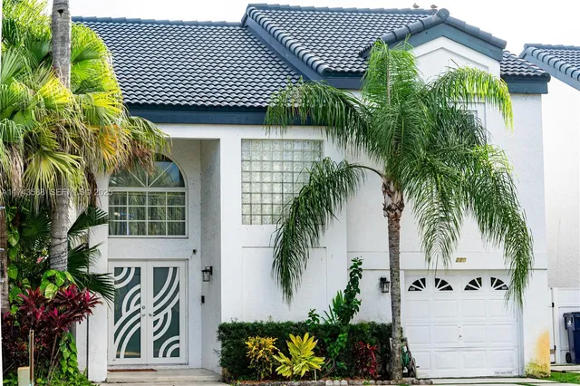 $530,000 | 220 Northeast 211th Street, Miami, FL 33179