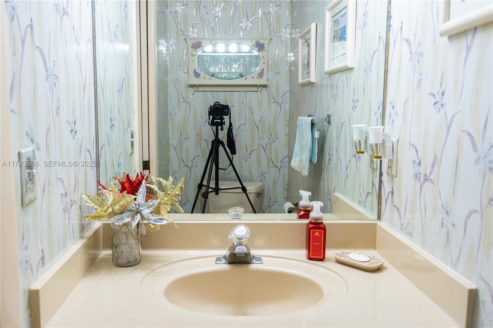 220 Northeast 211th Street Miami, FL 33179 - Photo 23 of 36