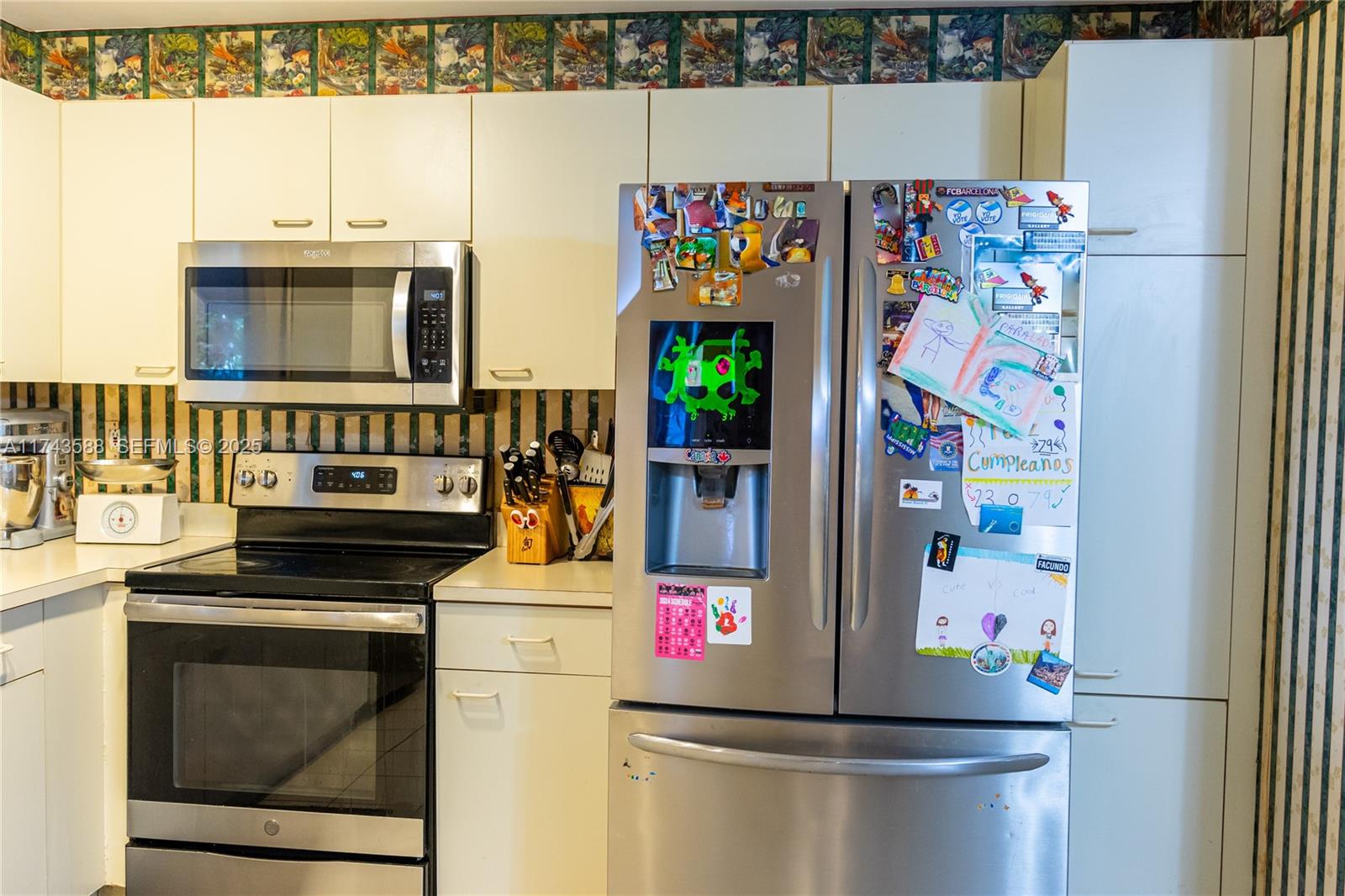 220 Northeast 211th Street Miami, FL 33179 - Photo 31 of 36