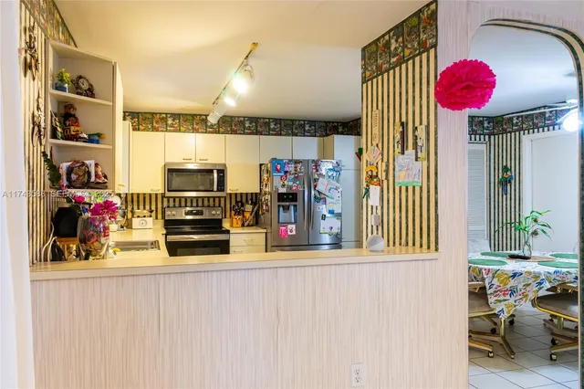 $530,000 | 220 Northeast 211th Street, Miami, FL 33179