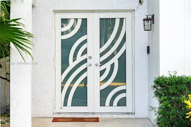 $530,000 | 220 Northeast 211th Street, Miami, FL 33179