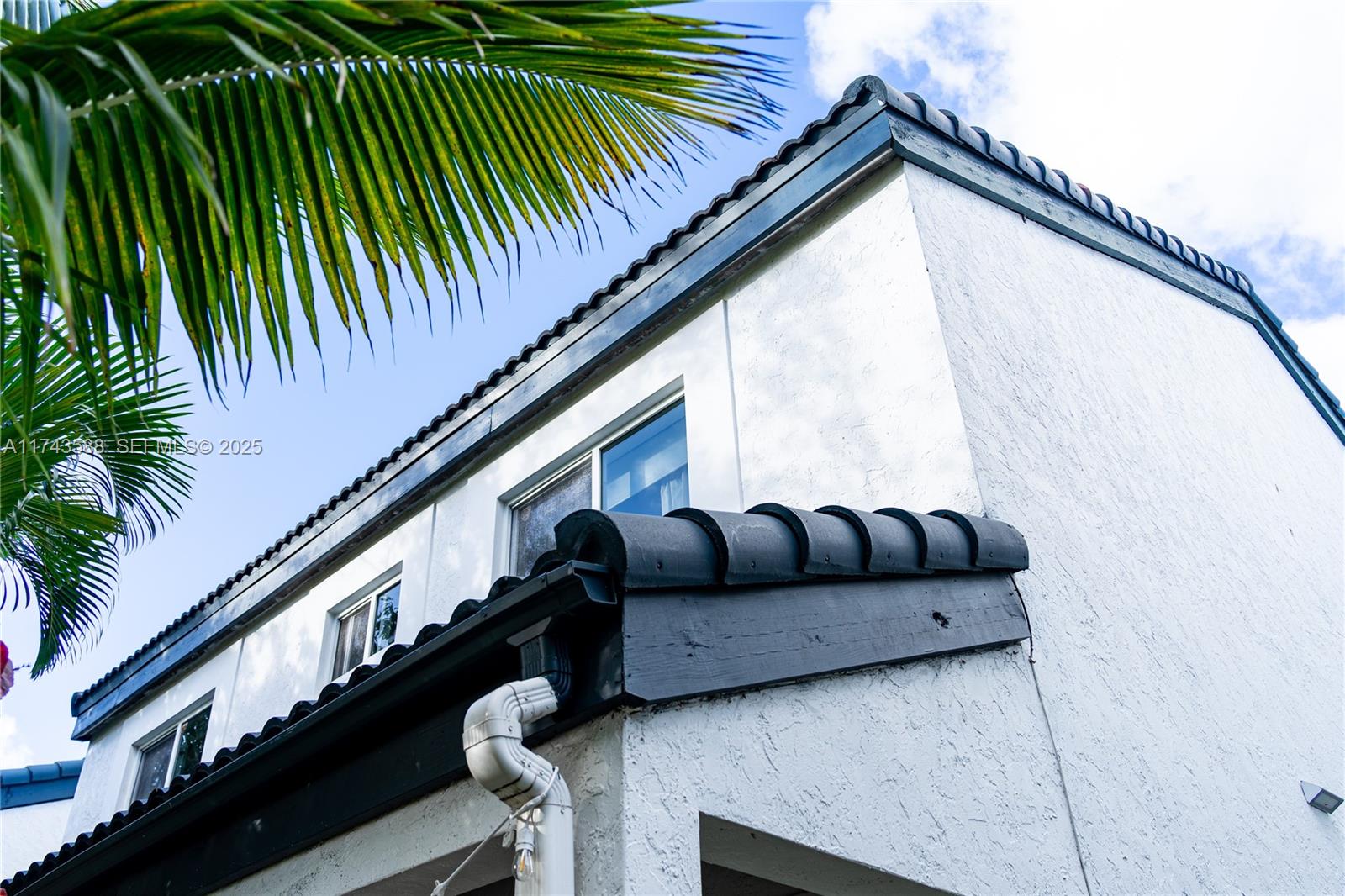 220 Northeast 211th Street Miami, FL 33179 - Photo 5 of 36