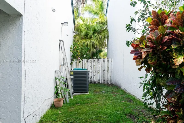 $530,000 | 220 Northeast 211th Street, Miami, FL 33179