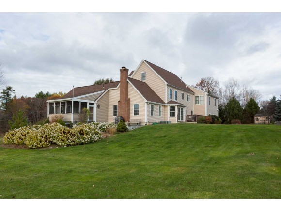 18 Union Road Stratham, NH 03885 - Photo 2 of 36