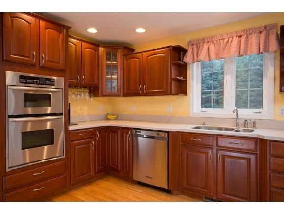 18 Union Road Stratham, NH 03885 - Photo 4 of 36