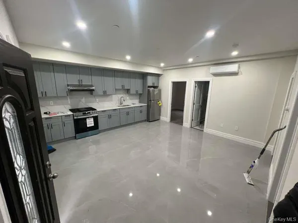 $3,300 | 61-14 Cloverdale Boulevard | Oakland Gardens