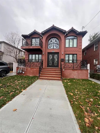 $3,300 | 61-14 Cloverdale Boulevard | Oakland Gardens