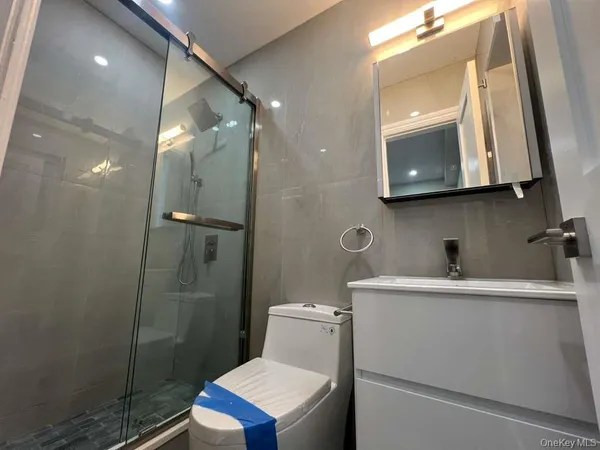 $3,300 | 61-14 Cloverdale Boulevard | Oakland Gardens