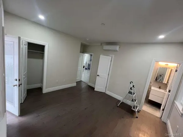 $3,300 | 61-14 Cloverdale Boulevard | Oakland Gardens