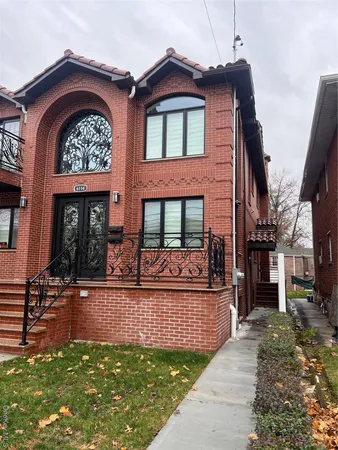 $3,300 | 61-14 Cloverdale Boulevard | Oakland Gardens