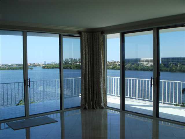 2150 Ibis Isle Road, Unit 16 Palm Beach, FL 33480 - Photo 1 of 10 Primary Photo