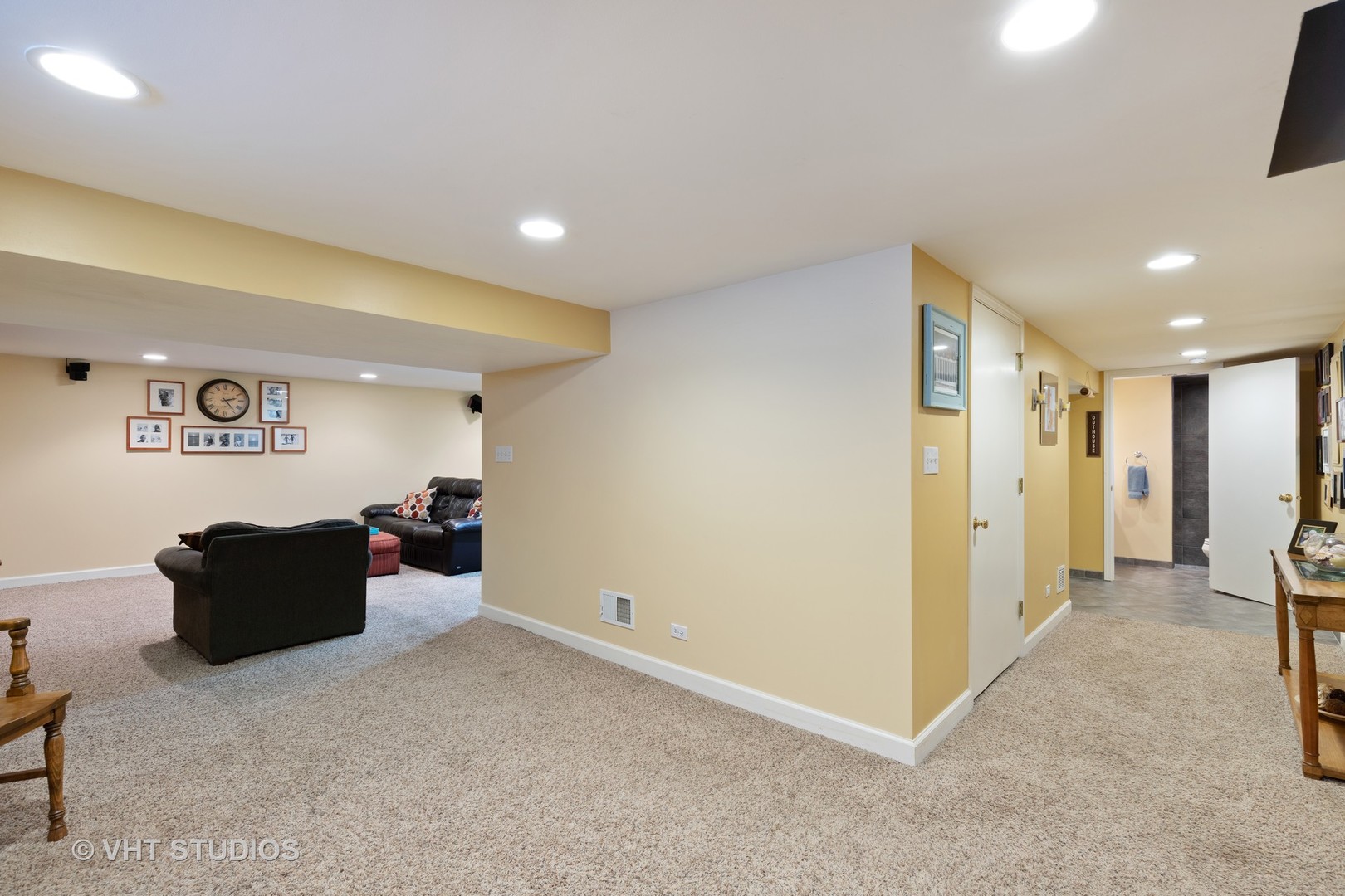 245 East St Charles Road Elmhurst, IL 60126 - Photo 15 of 18 a view of livingroom with furniture
