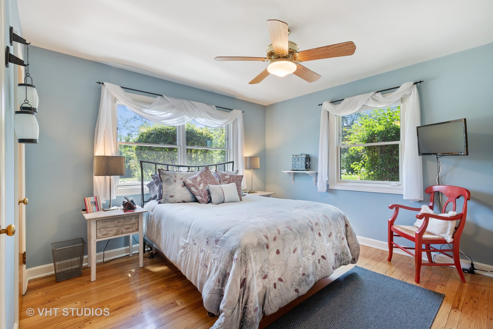 245 East St Charles Road Elmhurst, IL 60126 - Photo 9 of 18 a bedroom with a bed and a window