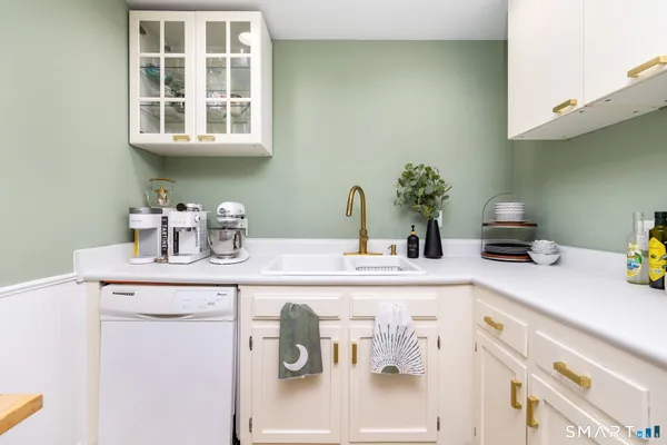 $319,000 | 32 Jackson Road, Enfield, CT 06082