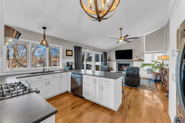 $342,000 | 2720 Southwest College Avenue, Topeka, KS 66611