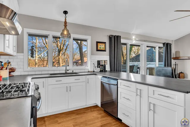 $342,000 | 2720 Southwest College Avenue, Topeka, KS 66611