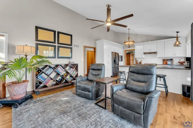 $342,000 | 2720 Southwest College Avenue, Topeka, KS 66611