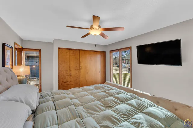 $342,000 | 2720 Southwest College Avenue, Topeka, KS 66611