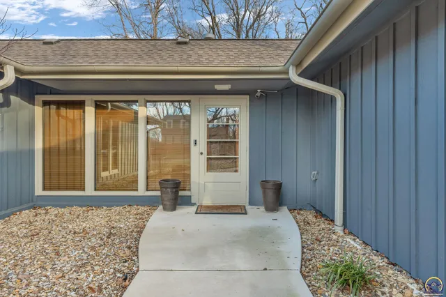 $342,000 | 2720 Southwest College Avenue, Topeka, KS 66611