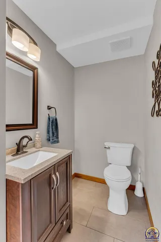 $342,000 | 2720 Southwest College Avenue, Topeka, KS 66611