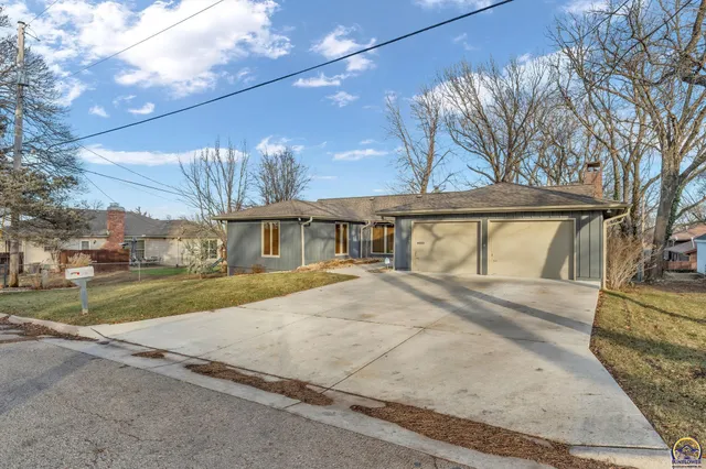 $342,000 | 2720 Southwest College Avenue, Topeka, KS 66611