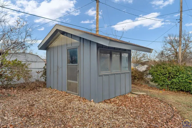 $342,000 | 2720 Southwest College Avenue, Topeka, KS 66611