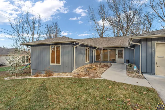 $342,000 | 2720 Southwest College Avenue, Topeka, KS 66611