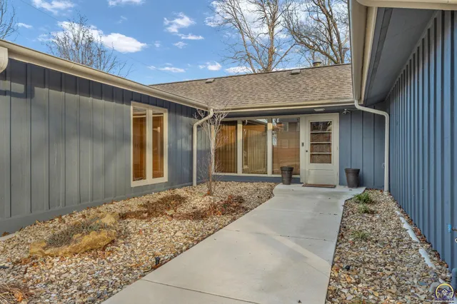 $342,000 | 2720 Southwest College Avenue, Topeka, KS 66611