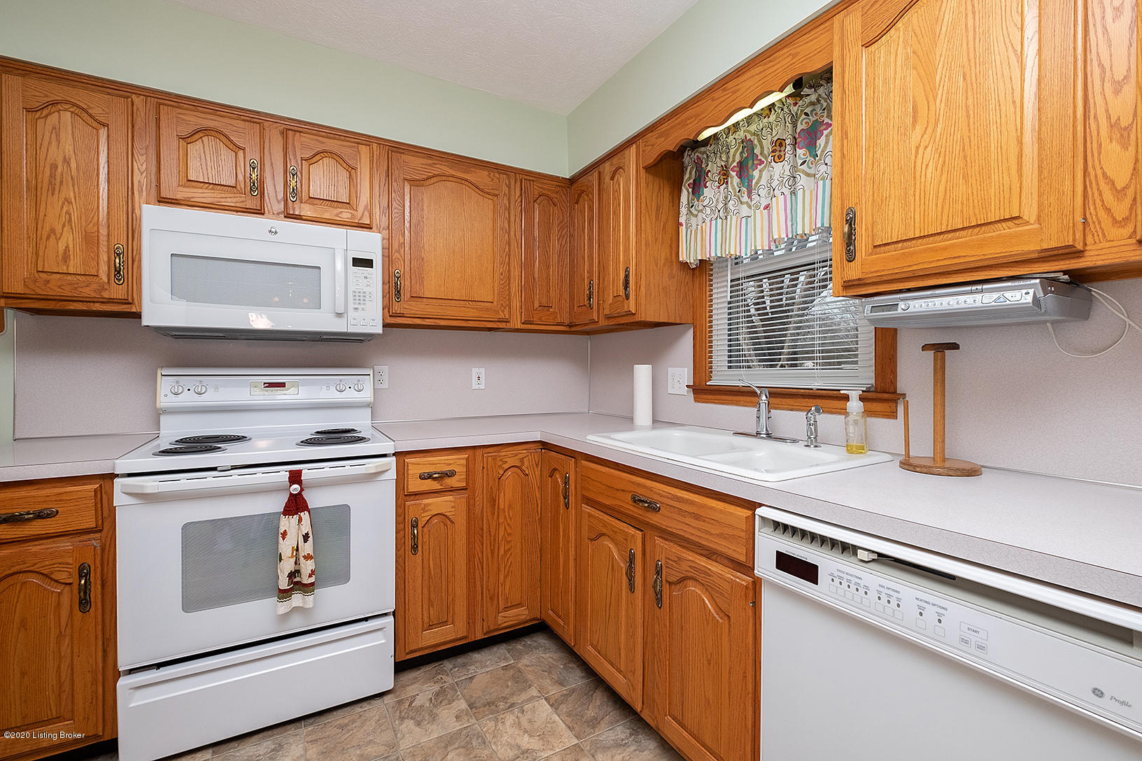 1051 Runell Road Louisville, KY 40214 - Photo 13 of 59 Project_20200301_1171