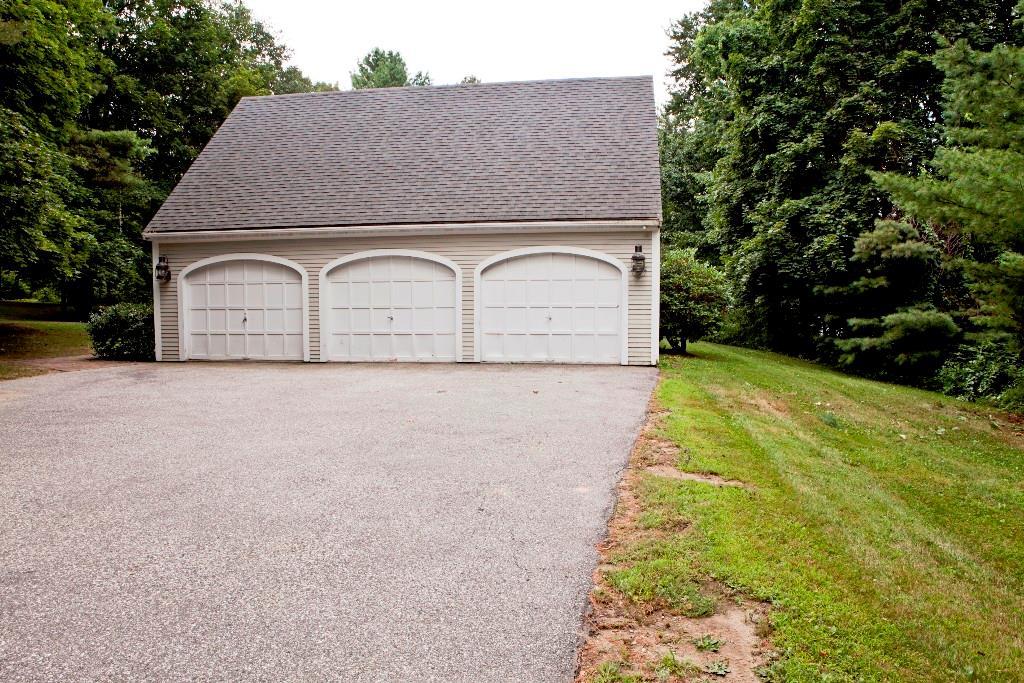 178 Foreside Road Cumberland, ME 04110 - Photo 3 of 31 3 Car Attached Garage