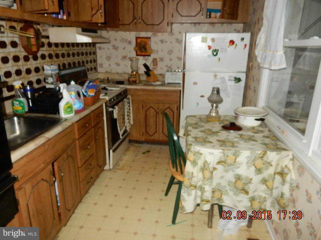 5222 Hillwell Road Baltimore, MD 21229 - Photo 5 of 14 Kitchen