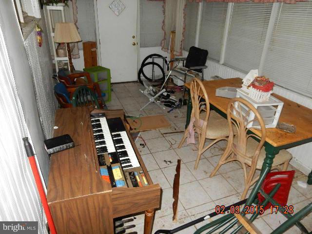 5222 Hillwell Road Baltimore, MD 21229 - Photo 6 of 14 Interior (General)
