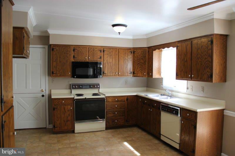 1588 Springville Road New Holland, PA 17557 - Photo 5 of 25 Gallery Image 5